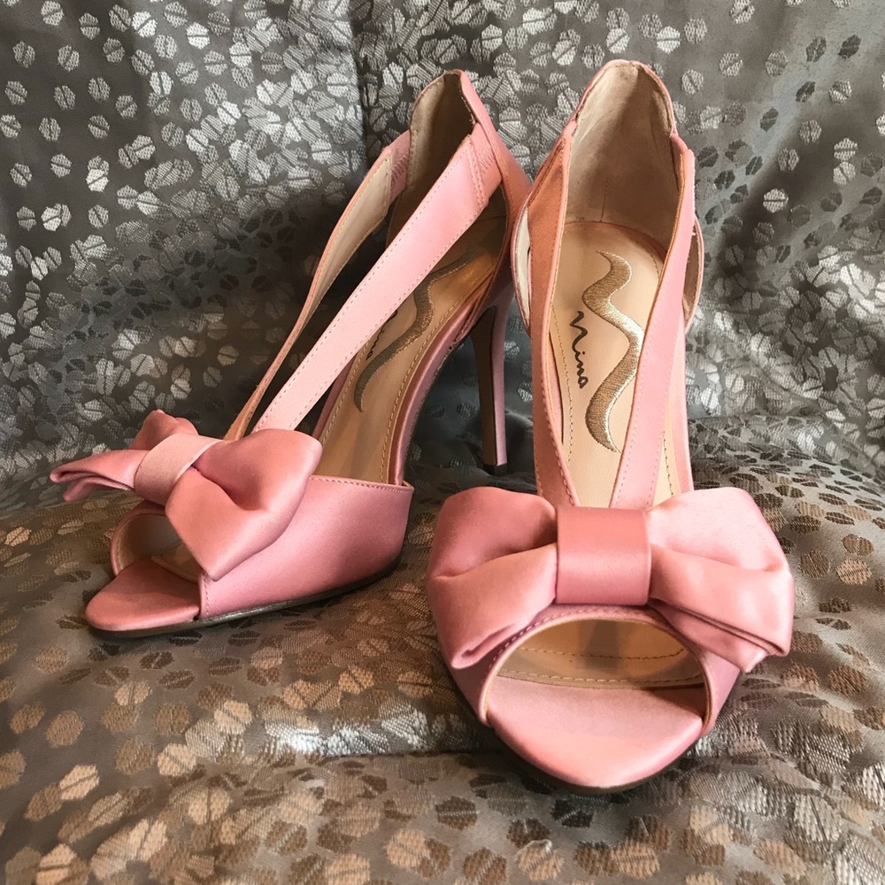 NINA Pink Satin Bow Heels Size 6 🎀